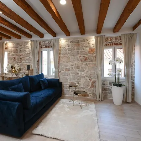 Apartament Royal Primera *